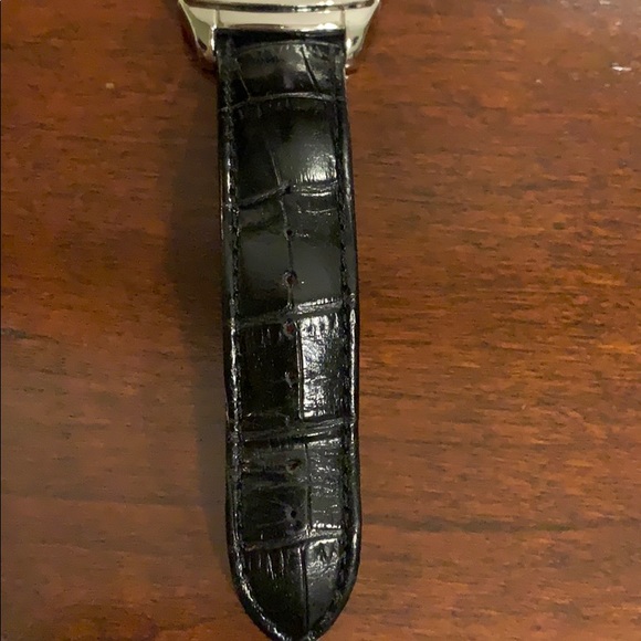 Men’s Guess Watch (needs batteries) - Picture 3 of 7